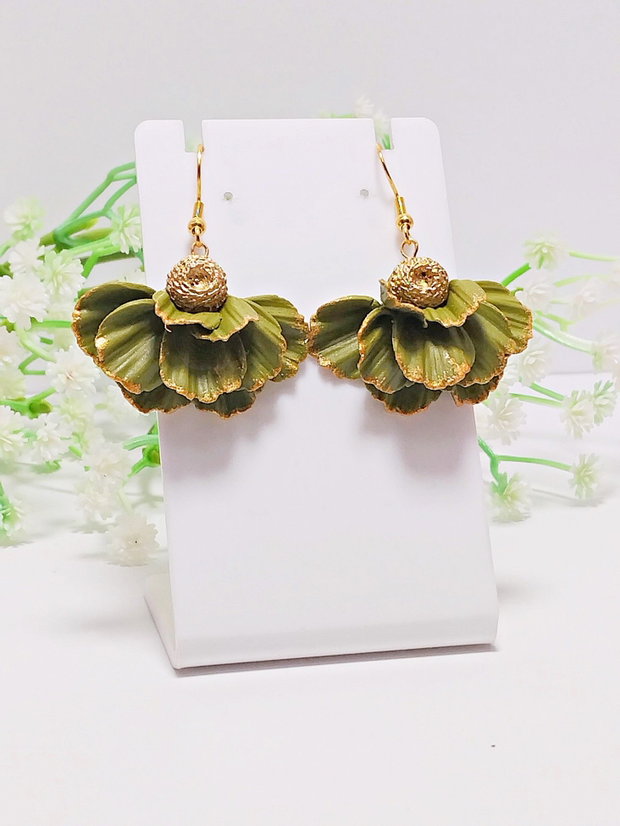 Cercei Ruffled Petals