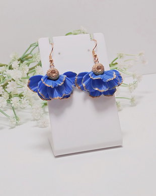 Cercei Ruffled Petals