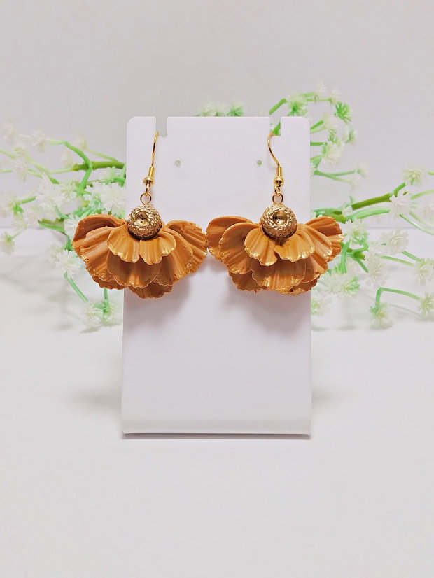Cercei Ruffled Petals