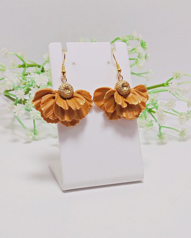 Cercei Ruffled Petals
