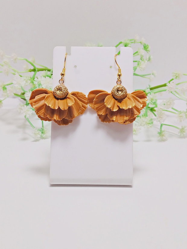 Cercei Ruffled Petals