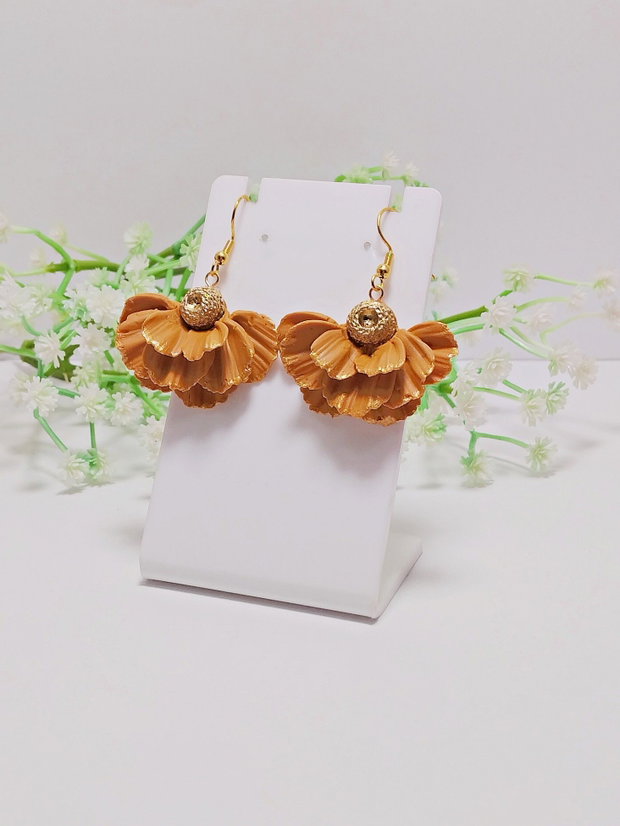 Cercei Ruffled Petals