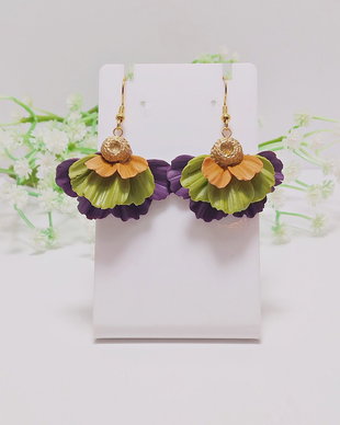 Cercei Ruffled Petals