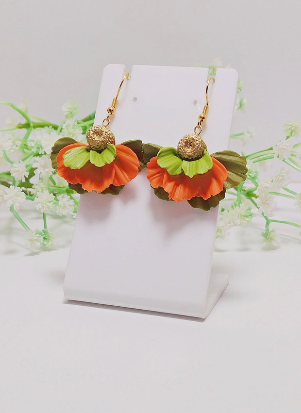 Cercei Ruffled Petals