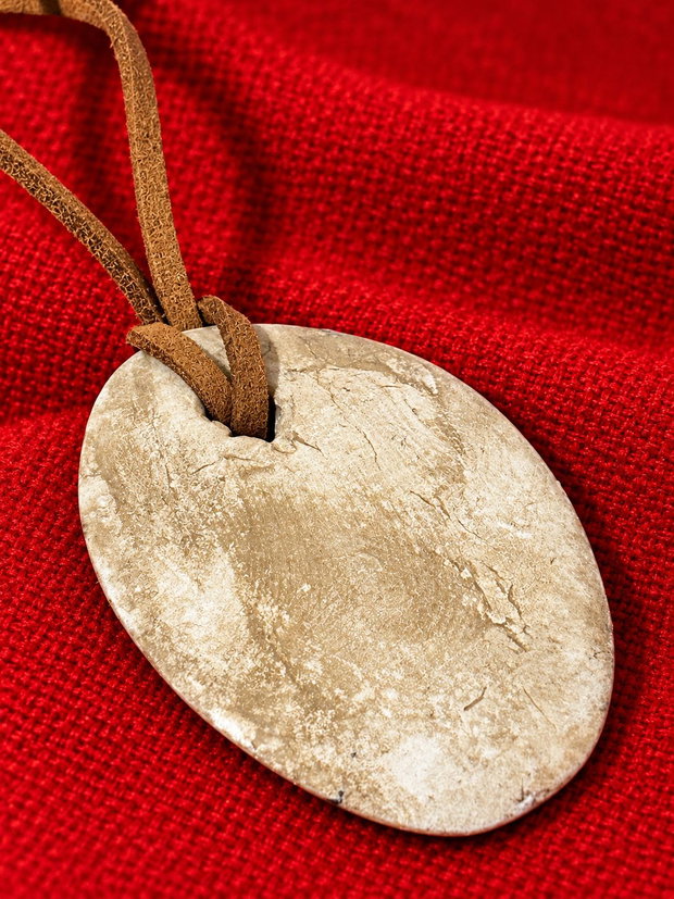 Pandantiv gotic handmade cu vrăjitoare și lună  talisman mistic Halloween