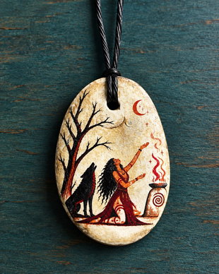 Pandantiv din lut - Ritual sub lună. Amuletă handmade, artă fantasy  ancestrală
