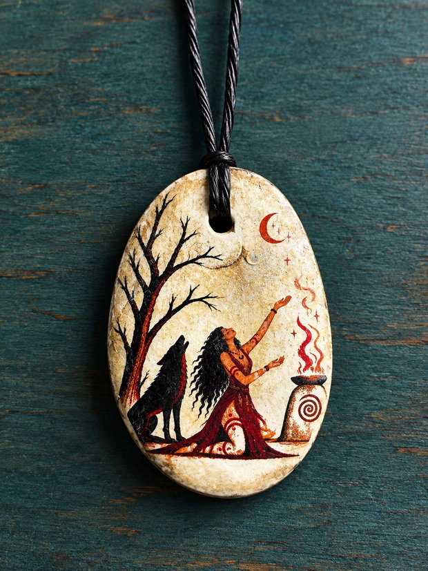 Pandantiv din lut - Ritual sub lună. Amuletă handmade, artă fantasy  ancestrală