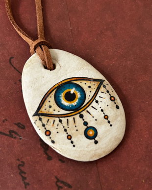 Pandantiv handmade din lut  Ochiul protector