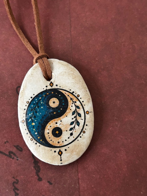 Pandantiv handmade din lut yin yang