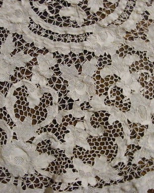 Fata de masa rotunda