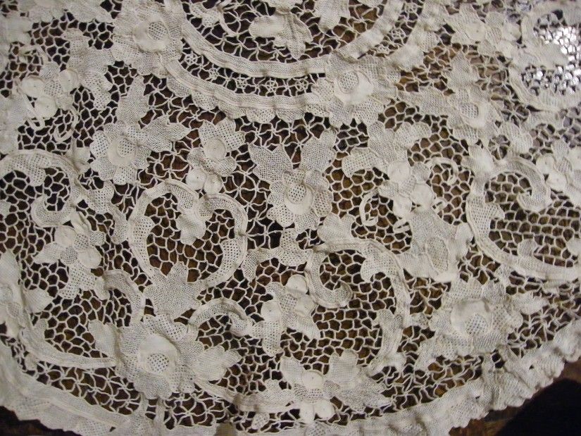 Fata de masa rotunda