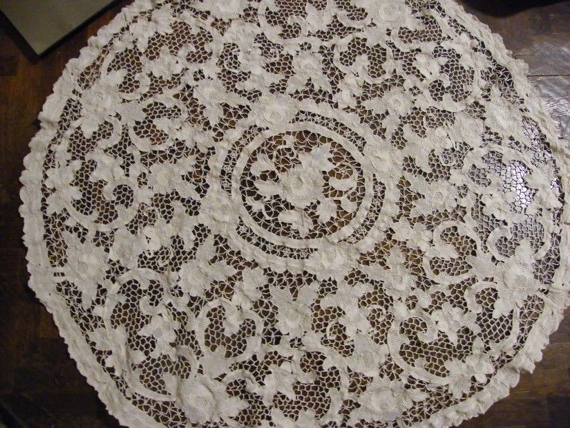 Fata de masa rotunda