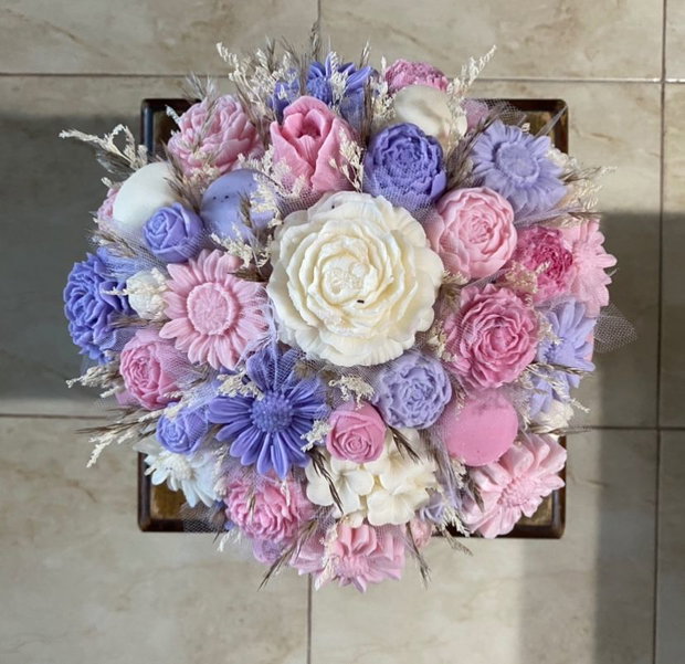 Aranjament floral parfumat din ceară de soia, varianta mare