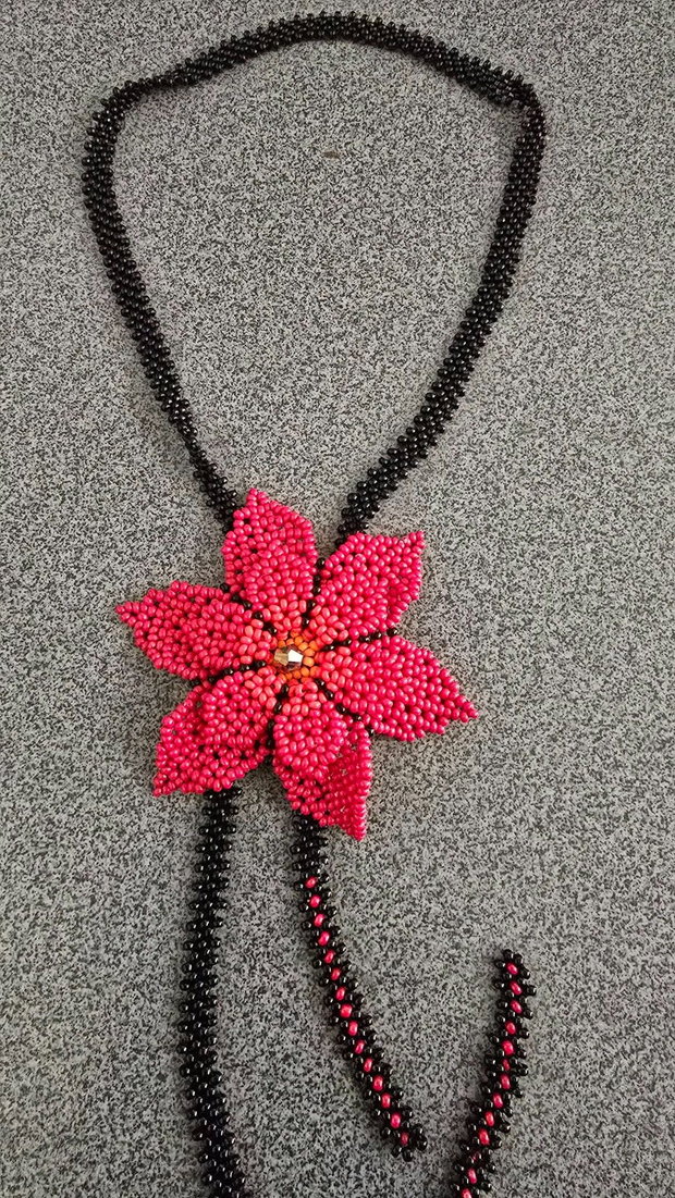Colier handmade cu floare rosie