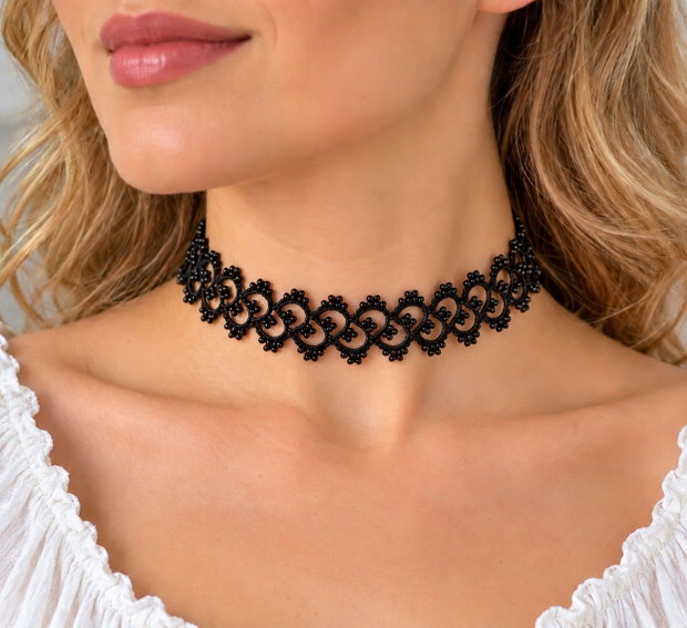 Choker negru handmade din dantelă frivolite, mătase și mărgele Preciosa Ornela Eleganță și rafinament