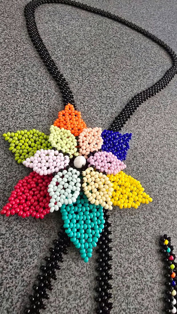 Colier floare multicolora
