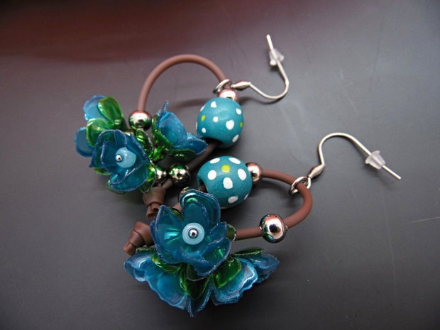 Cercei Lungi Statement cu Flori Turcoaz, Verzi și Mărgele din Lemn Handmade Unicat (cod1476)