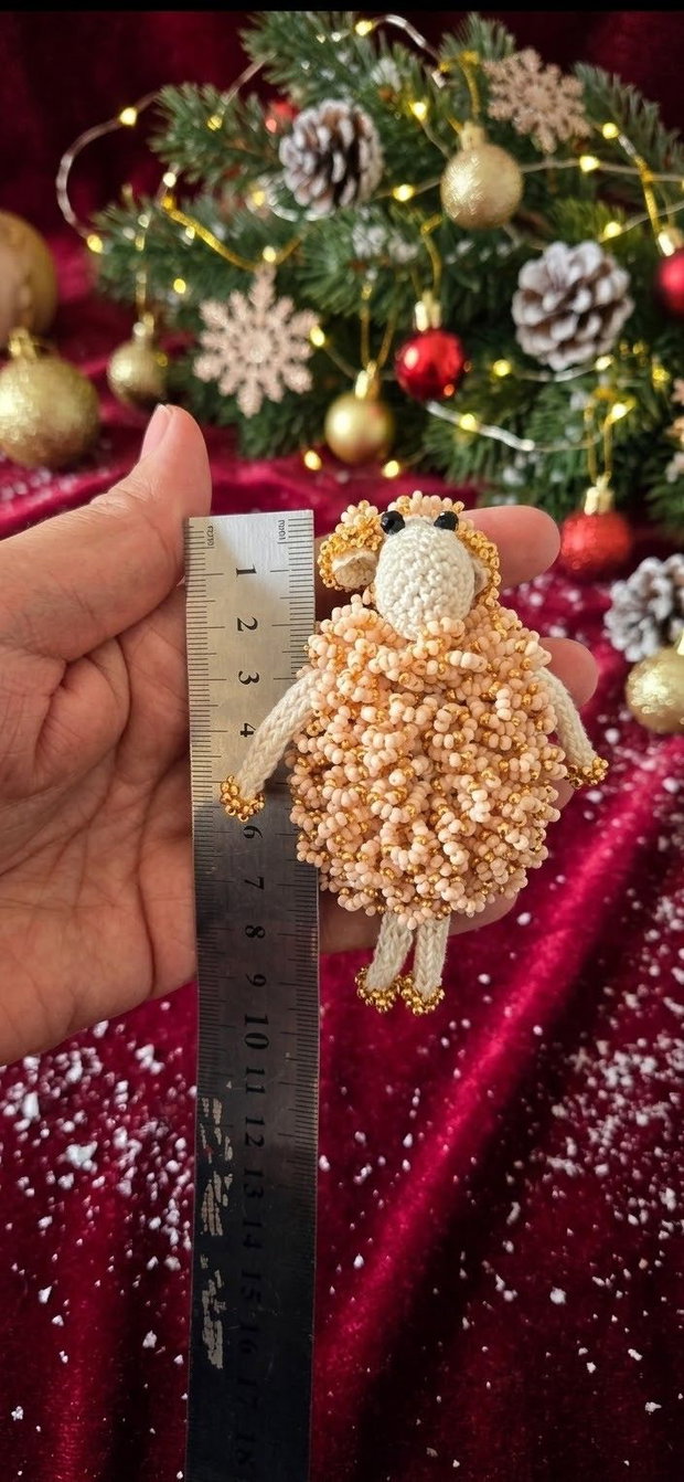 Simbolul anului 3 în 1: breloc, glob de Crăciun și talisman de noroc lucrat manual!