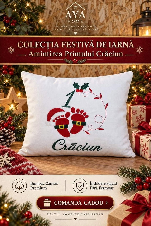 Pernă decorativă personalizată pentru primul Crăciun al bebelușului 30×40 cm, broderie cu tălpițe de Moș Crăciun | AYA Home