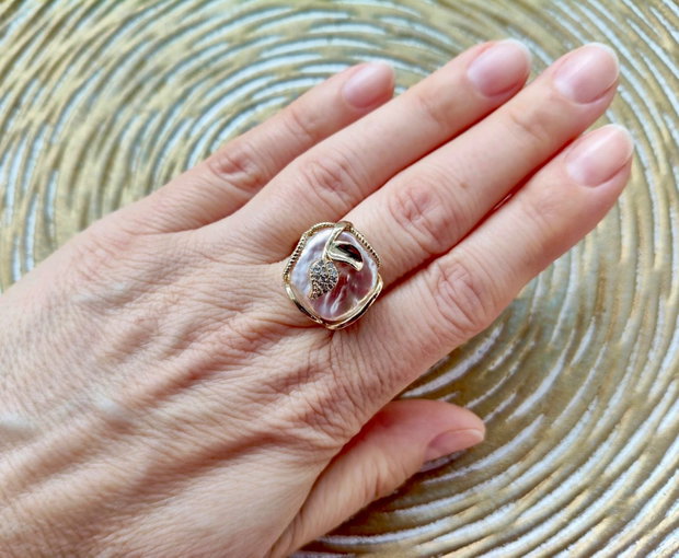Inel perla baroc lila / cais, cristale zirconia & inox placat cu aur