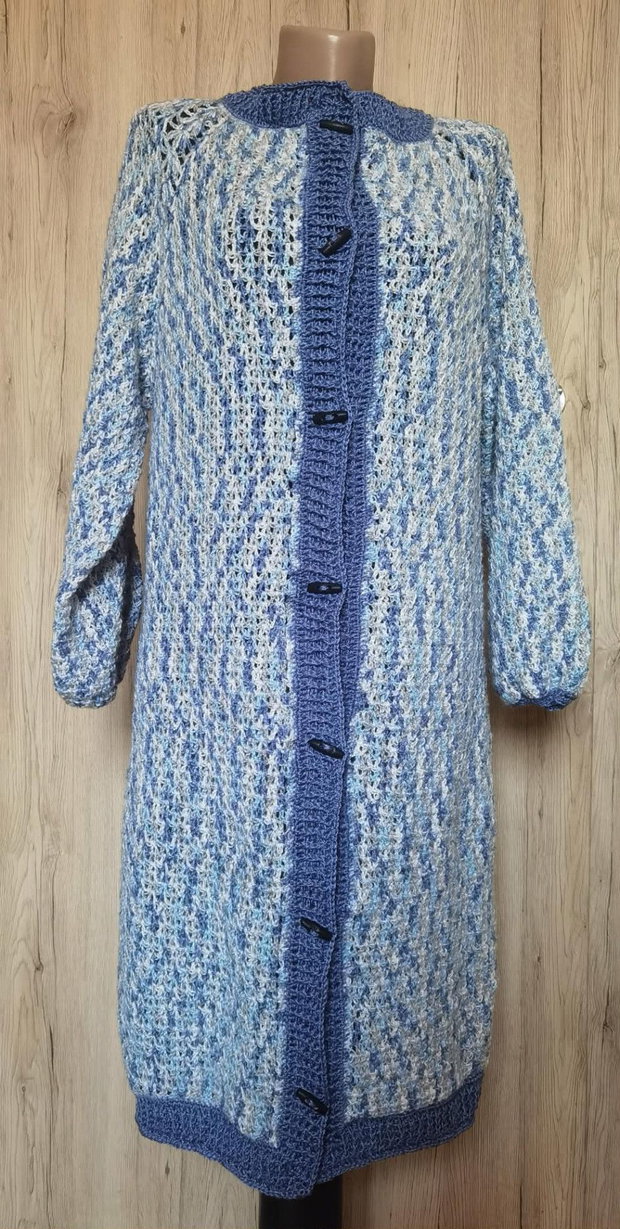 Cardigan lung croșetat manual albastru și alb, model elegant