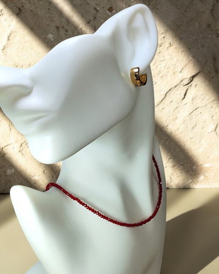 Set Handmade Colier Cristale Roșii Fațetate și Cercei Rotunzi Inox Auriu "Gala Cristalelor Sacre"