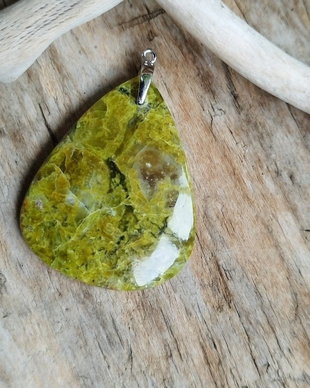 Pandantiv opal verde, argint rodiat REZERVAT