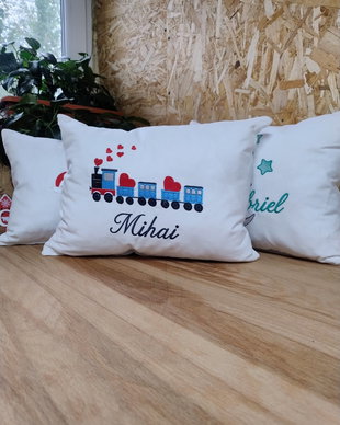 Pernă decorativă pentru copii cu trenuleț și nume personalizat  AYA Home