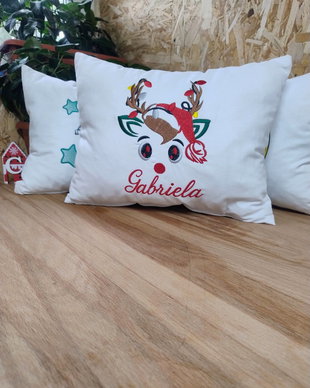 Pernă decorativă de Crăciun cu ren și nume personalizat  Gabriela | AYA Home