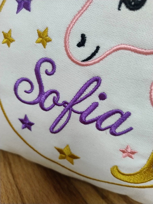 Pernă decorativă cu unicorn și nume personalizat Sofia | AYA Home