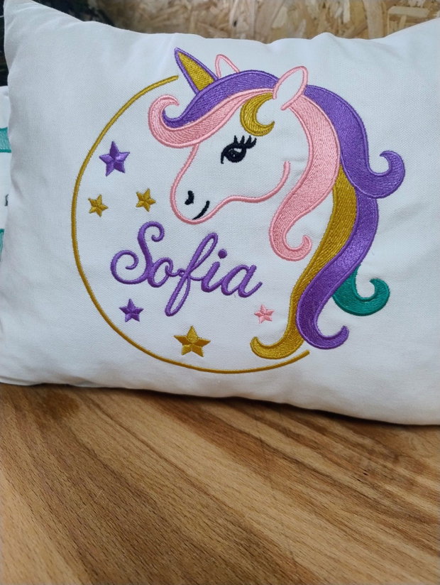 Pernă decorativă cu unicorn și nume personalizat Sofia | AYA Home