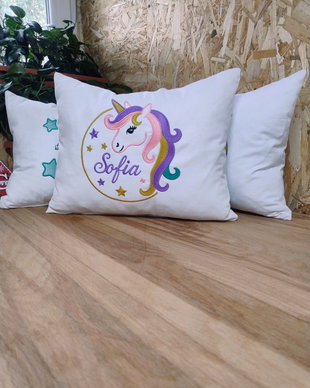 Pernă decorativă cu unicorn și nume personalizat  Sofia | AYA Home