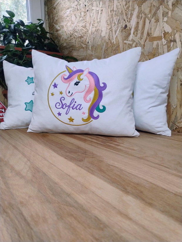 Pernă decorativă cu unicorn și nume personalizat Sofia | AYA Home