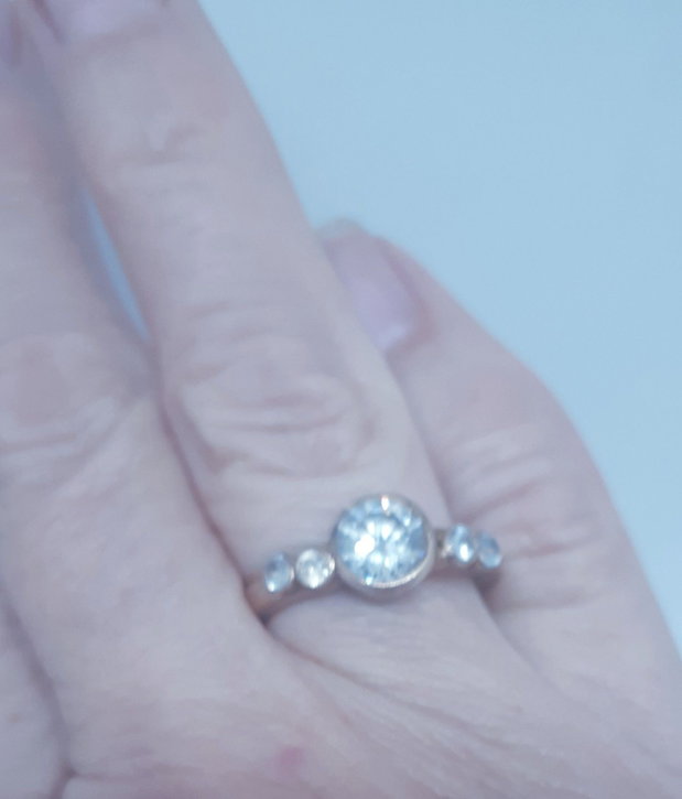 Inel unicat din bronz cu o coronita de 5 cristale Cubic Zirconia albe