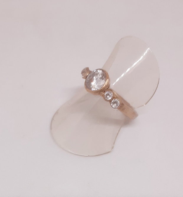 Inel unicat din bronz cu o coronita de 5 cristale Cubic Zirconia albe