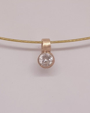 Pandantiv unicat din bronz cu un cristal Cubic Zirconia alb