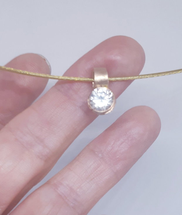 Pandantiv unicat din bronz cu un cristal Cubic Zirconia alb