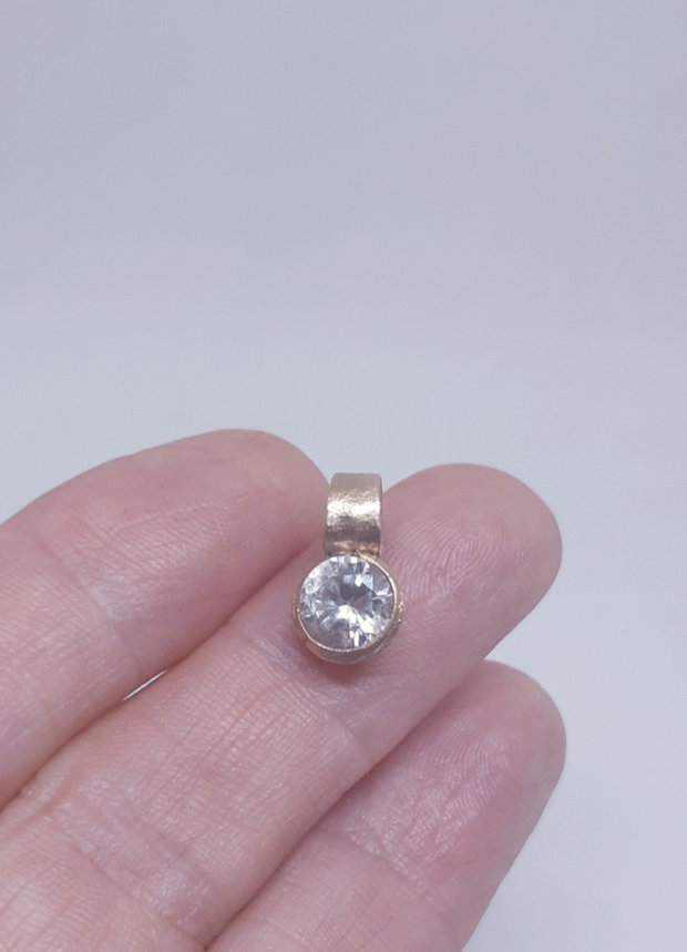 Pandantiv unicat din bronz cu un cristal Cubic Zirconia alb