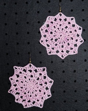 Cercei handmade croșetați roz