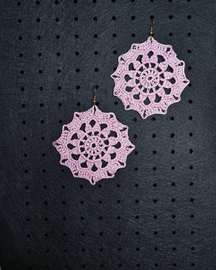 Cercei handmade croșetați roz