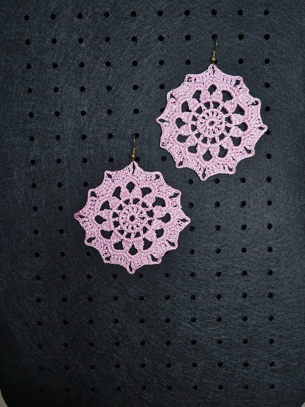 Cercei handmade croșetați roz