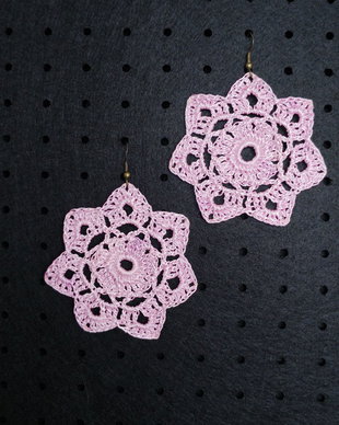 Cercei handmade croșetați roz