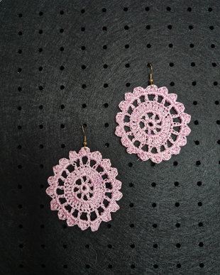 Cercei handmade croșetați roz