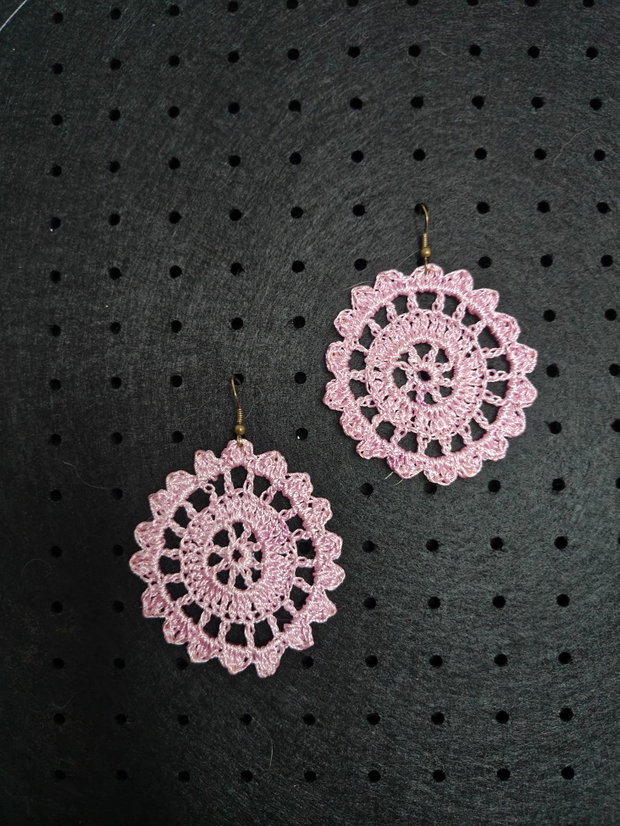 Cercei handmade croșetați roz