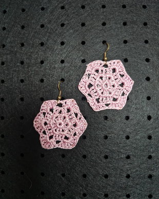 Cercei handmade croșetați roz