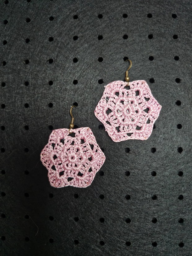 Cercei handmade croșetați roz