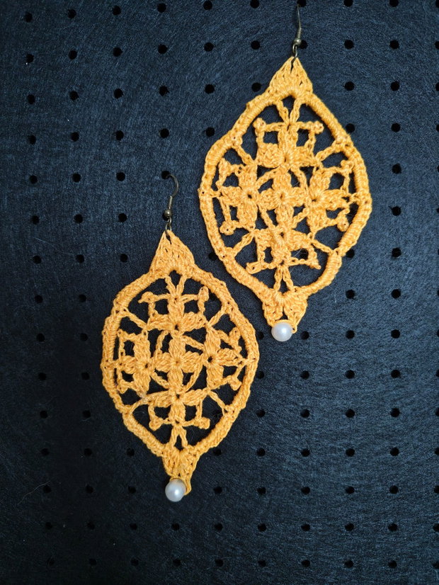 Cercei handmade croșetați galbeni