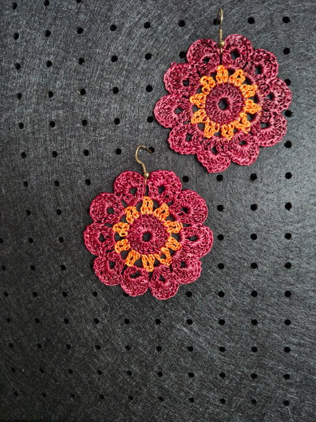Cercei handmade croșetați - vişiniu elegant cu portocaliu