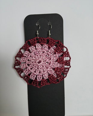 Cercei handmade croșetați - vişiniu elegant cu roz pudrat