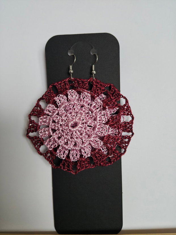 Cercei handmade croșetați - vişiniu elegant cu roz pudrat